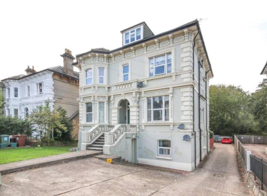 Central 2 Bedroom Garden Flat With Free Parking Royal Tunbridge Wells Exterior photo